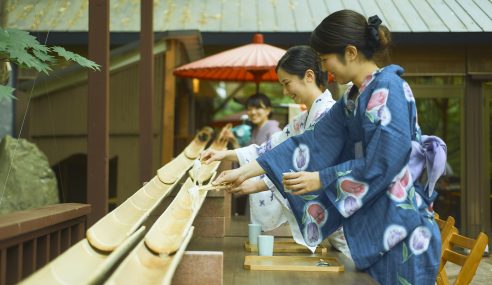 エルムガーデンの広大な日本庭園で楽しむ夏の涼。 毎年人気の流しそうめんランチ受付開始。